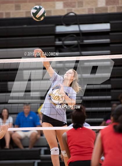 Thumbnail 2 in Tivy vs Taft (Scrimmage) photogallery.