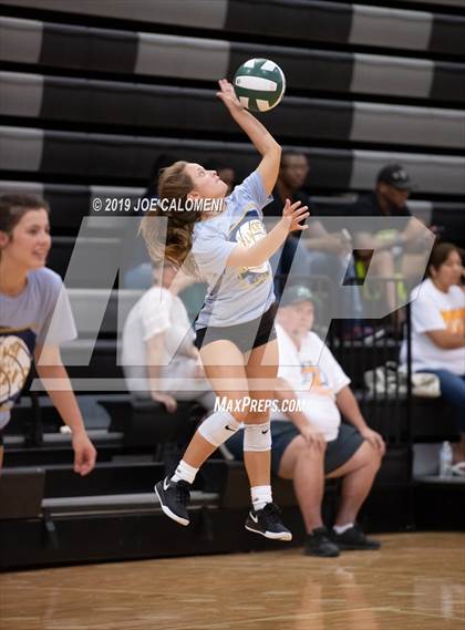 Thumbnail 3 in Tivy vs Taft (Scrimmage) photogallery.