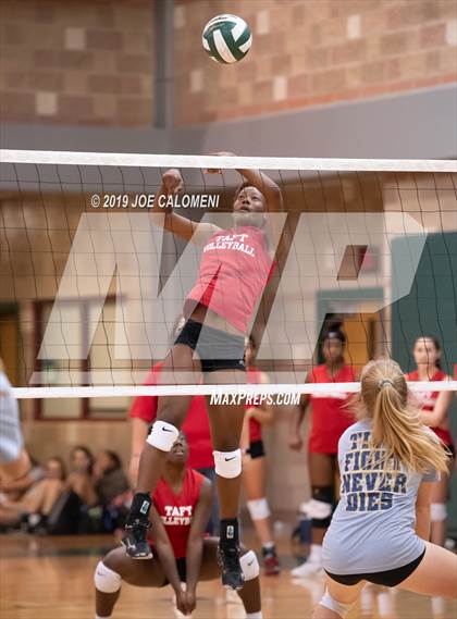 Thumbnail 1 in Tivy vs Taft (Scrimmage) photogallery.