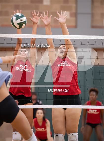 Thumbnail 3 in Tivy vs Taft (Scrimmage) photogallery.