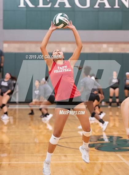 Thumbnail 3 in Tivy vs Taft (Scrimmage) photogallery.
