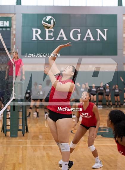 Thumbnail 1 in Tivy vs Taft (Scrimmage) photogallery.