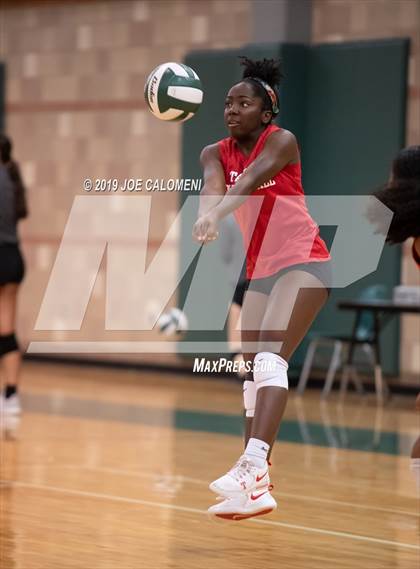 Thumbnail 2 in Tivy vs Taft (Scrimmage) photogallery.