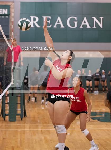 Thumbnail 2 in Tivy vs Taft (Scrimmage) photogallery.