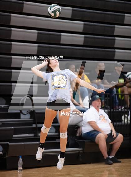 Thumbnail 1 in Tivy vs Taft (Scrimmage) photogallery.