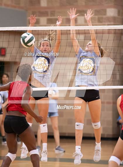 Thumbnail 3 in Tivy vs Taft (Scrimmage) photogallery.