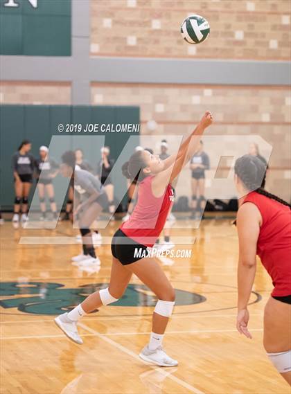 Thumbnail 2 in Tivy vs Taft (Scrimmage) photogallery.