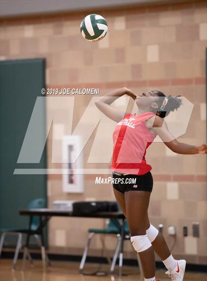 Thumbnail 1 in Tivy vs Taft (Scrimmage) photogallery.