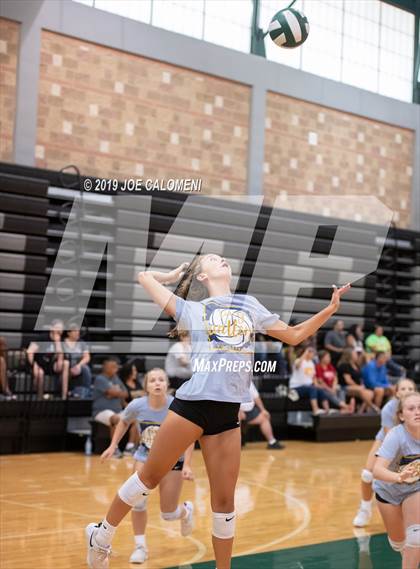 Thumbnail 2 in Tivy vs Taft (Scrimmage) photogallery.