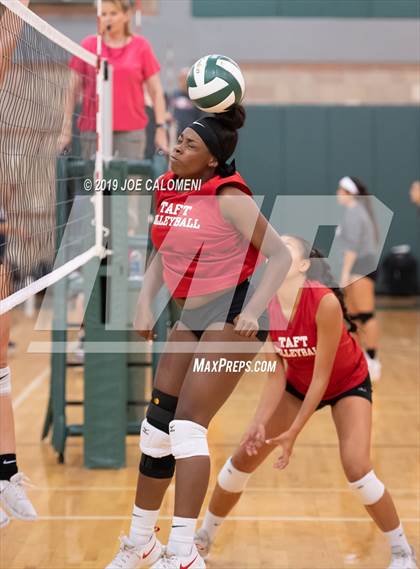 Thumbnail 1 in Tivy vs Taft (Scrimmage) photogallery.