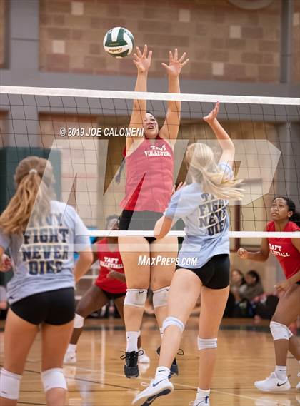 Thumbnail 1 in Tivy vs Taft (Scrimmage) photogallery.