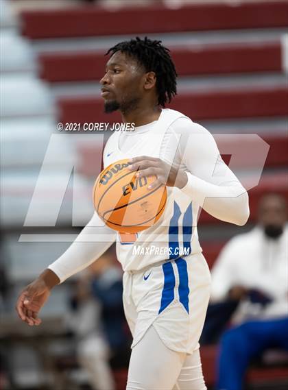 Thumbnail 2 in Spalding vs Central (Screamin' Demon Invitational) photogallery.
