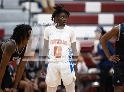 Thumbnail 3 in Spalding vs Central (Screamin' Demon Invitational) photogallery.