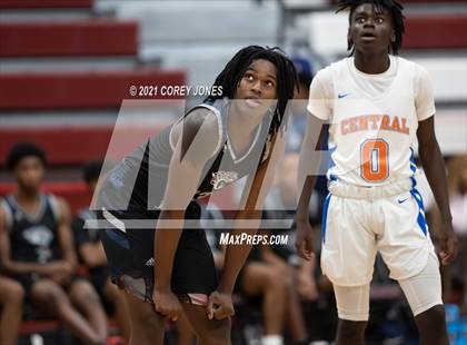 Thumbnail 1 in Spalding vs Central (Screamin' Demon Invitational) photogallery.