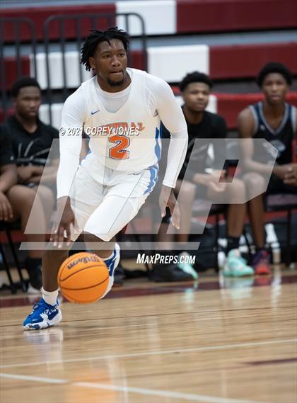 Thumbnail 3 in Spalding vs Central (Screamin' Demon Invitational) photogallery.