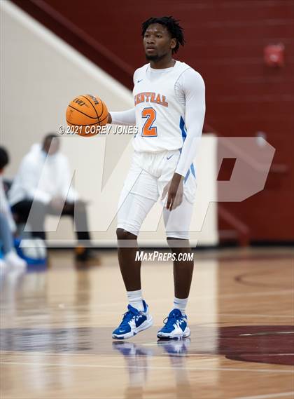 Thumbnail 3 in Spalding vs Central (Screamin' Demon Invitational) photogallery.
