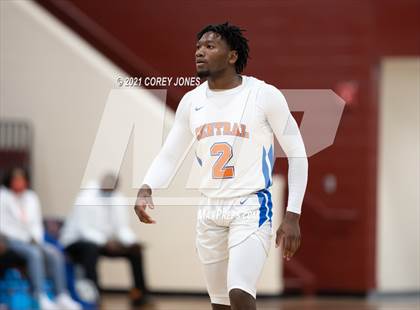 Thumbnail 1 in Spalding vs Central (Screamin' Demon Invitational) photogallery.