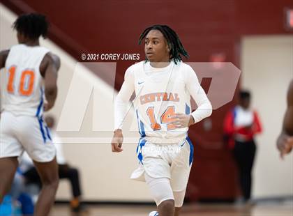 Thumbnail 2 in Spalding vs Central (Screamin' Demon Invitational) photogallery.