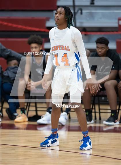 Thumbnail 3 in Spalding vs Central (Screamin' Demon Invitational) photogallery.