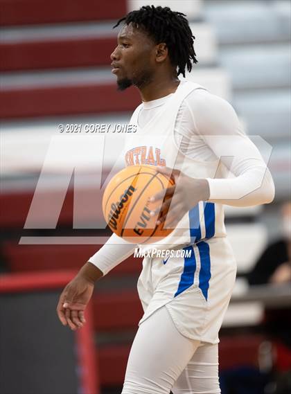 Thumbnail 3 in Spalding vs Central (Screamin' Demon Invitational) photogallery.