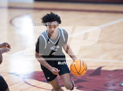 Thumbnail 3 in Spalding vs Central (Screamin' Demon Invitational) photogallery.