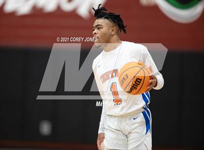 Thumbnail 2 in Spalding vs Central (Screamin' Demon Invitational) photogallery.
