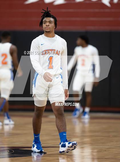Thumbnail 2 in Spalding vs Central (Screamin' Demon Invitational) photogallery.