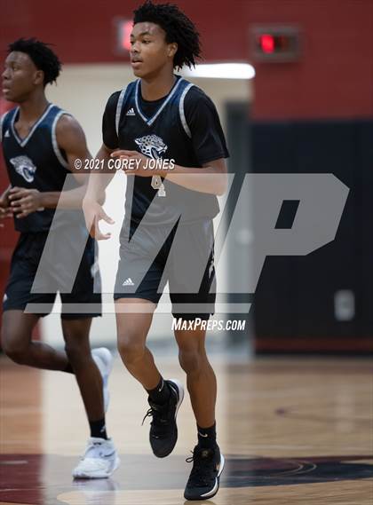 Thumbnail 3 in Spalding vs Central (Screamin' Demon Invitational) photogallery.