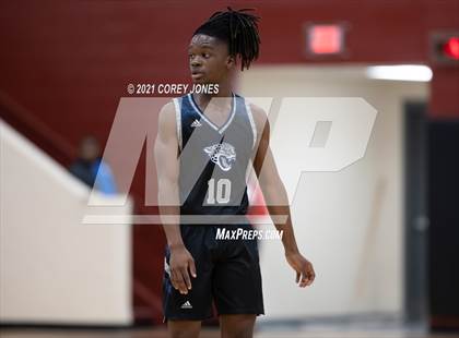 Thumbnail 3 in Spalding vs Central (Screamin' Demon Invitational) photogallery.