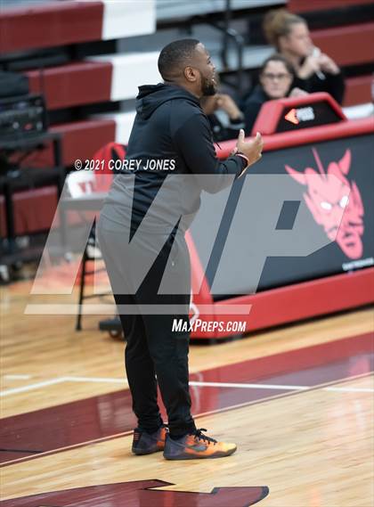 Thumbnail 1 in Spalding vs Central (Screamin' Demon Invitational) photogallery.