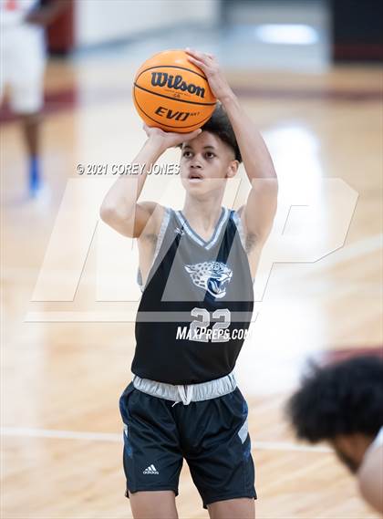 Thumbnail 3 in Spalding vs Central (Screamin' Demon Invitational) photogallery.