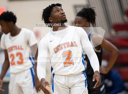 Thumbnail 1 in Spalding vs Central (Screamin' Demon Invitational) photogallery.
