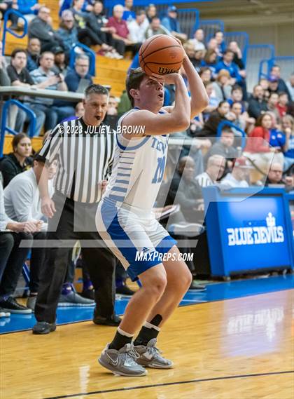 Thumbnail 2 in Guerin Catholic vs. Indianapolis Bishop Chatard (IHSAA 3A Sectional 27 final) photogallery.