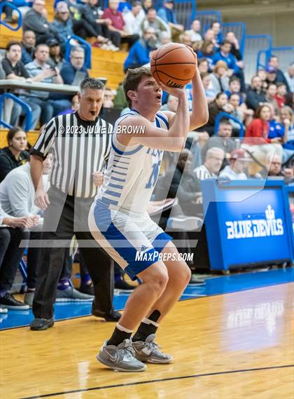 Thumbnail 1 in Guerin Catholic vs. Indianapolis Bishop Chatard (IHSAA 3A Sectional 27 final) photogallery.