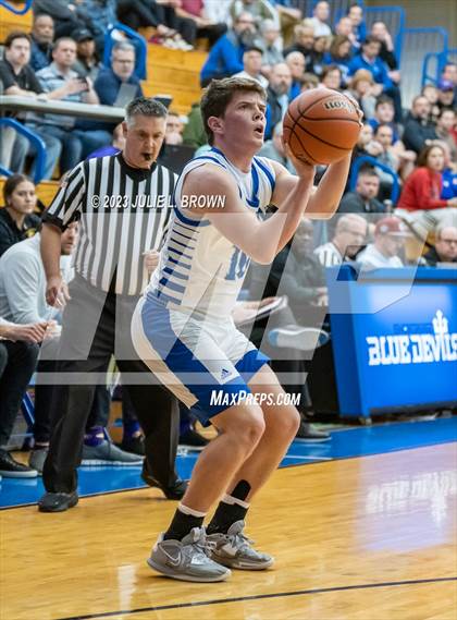Thumbnail 3 in Guerin Catholic vs. Indianapolis Bishop Chatard (IHSAA 3A Sectional 27 final) photogallery.