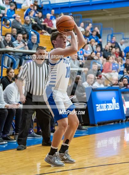Thumbnail 3 in Guerin Catholic vs. Indianapolis Bishop Chatard (IHSAA 3A Sectional 27 final) photogallery.