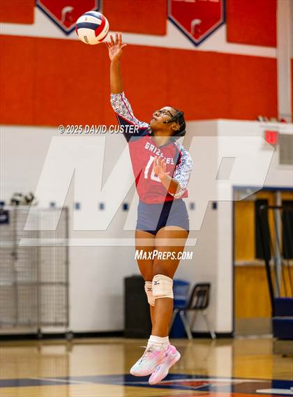 Thumbnail 3 in Grassfield @ West Springfield (VHSL, Class 6, State Semi-Final) photogallery.