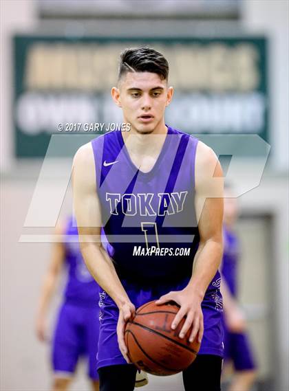 Thumbnail 2 in Tokay vs Monterey Trail (NIKE Elk Grove vs. Stockton Challenge) photogallery.