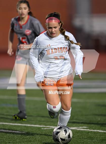 Thumbnail 3 in Lee vs Madison photogallery.