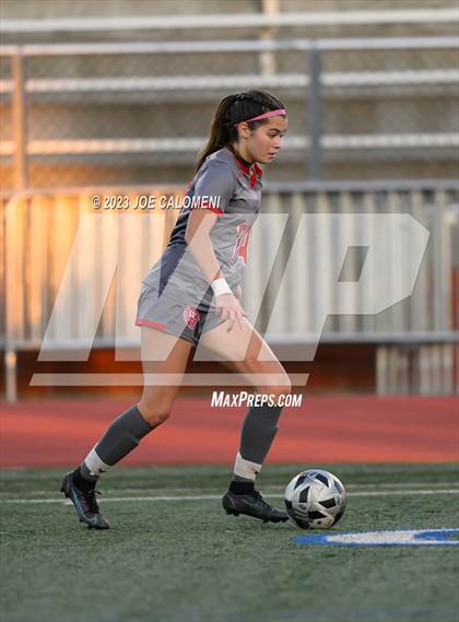 Thumbnail 3 in Lee vs Madison photogallery.