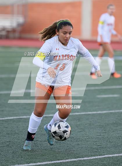 Thumbnail 2 in Lee vs Madison photogallery.