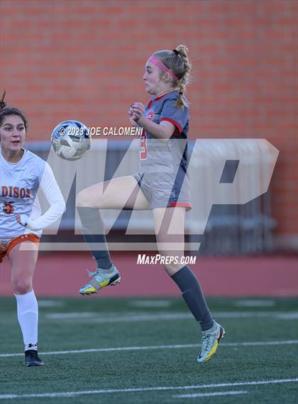 Thumbnail 3 in Lee vs Madison photogallery.