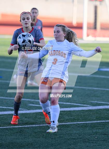 Thumbnail 3 in Lee vs Madison photogallery.