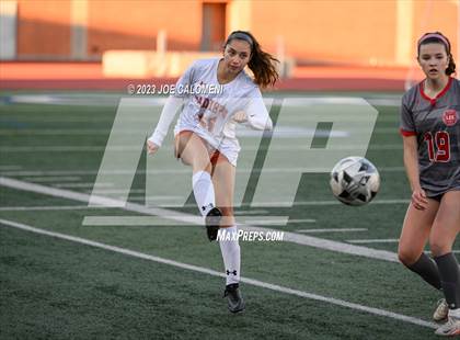 Thumbnail 3 in Lee vs Madison photogallery.