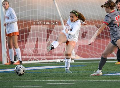 Thumbnail 3 in Lee vs Madison photogallery.