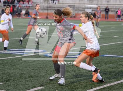 Thumbnail 3 in Lee vs Madison photogallery.