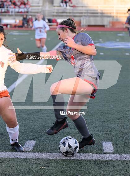 Thumbnail 1 in Lee vs Madison photogallery.