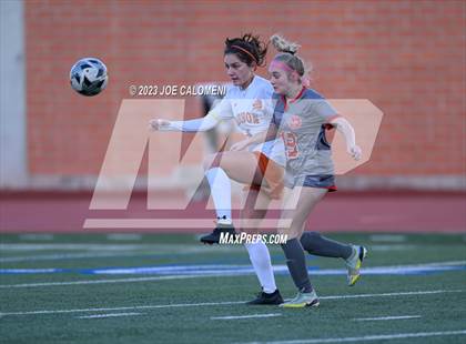 Thumbnail 3 in Lee vs Madison photogallery.