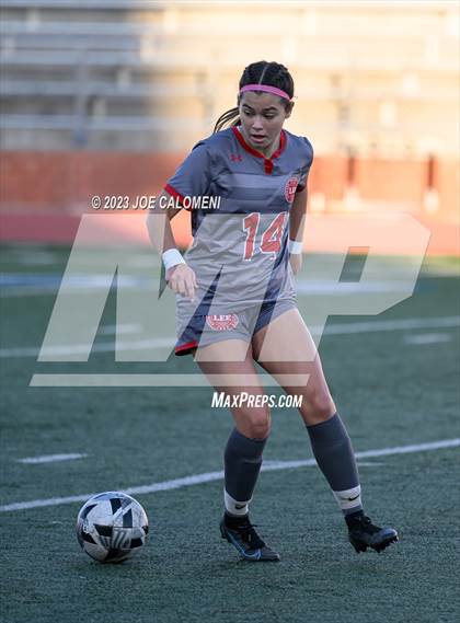 Thumbnail 3 in Lee vs Madison photogallery.