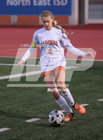 Thumbnail 3 in Lee vs Madison photogallery.